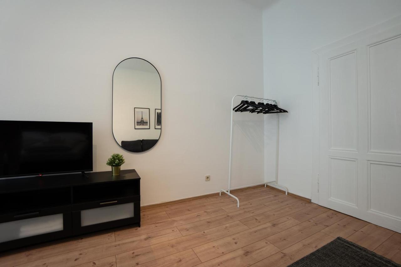 Lovely 1-Bedroom Apartment Next To Praterstern Wien Eksteriør billede