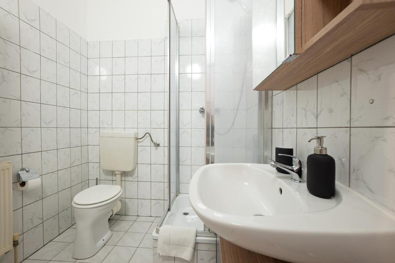 Lovely 1-Bedroom Apartment Next To Praterstern Wien Eksteriør billede