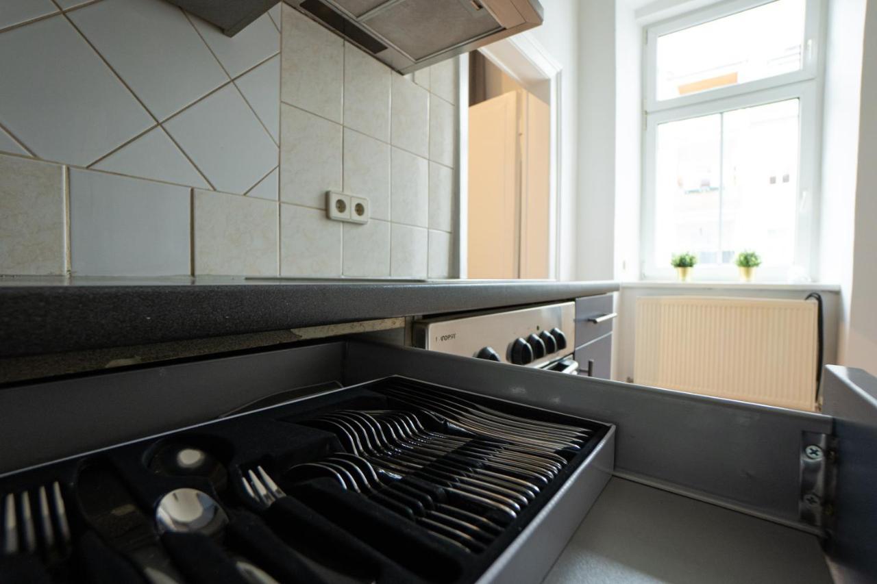 Lovely 1-Bedroom Apartment Next To Praterstern Wien Eksteriør billede